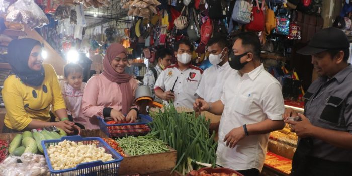 Polda Papua Lakukan Pengecekan Minyak Goreng Curah dan Sembako di Pasar Tradisional