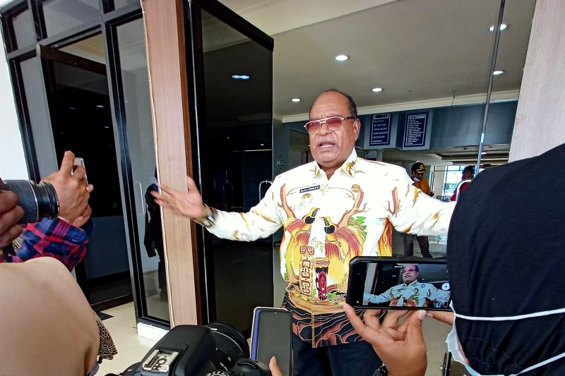 Ketua tim percepatan usulan pemekaran Provinsi Papua Barat Daya, Lambert Jitmau