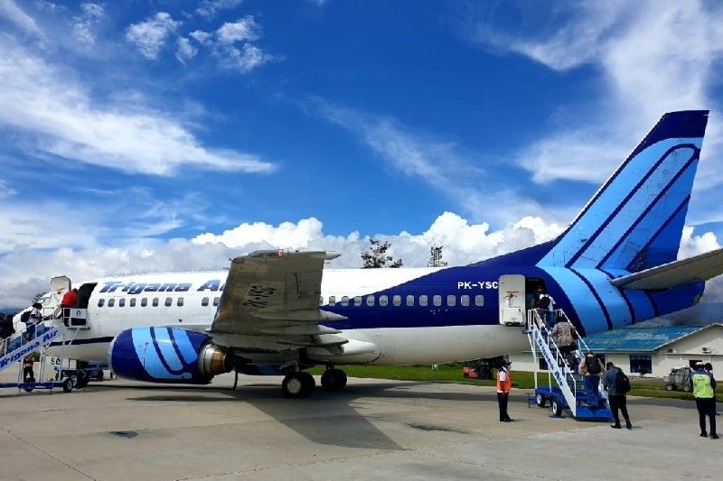 Pesawat Boeing 737-500 milik Trigana yang mulai Senin (18/4/2022) kembali melayani rute Sentani-Wamena di Papua.