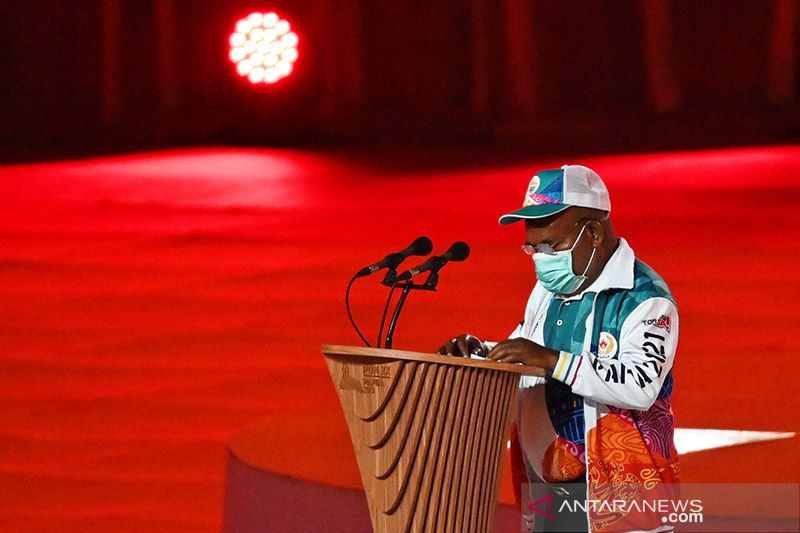 Gubernur Papua Lukas Enembe menyampaikan pidato pada penutupan PON Papua di Stadion Lukas Enembe