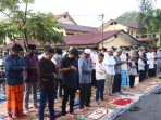 Kapolda Papua Sholat Idul Fitri 1443 H Bersama Masyarakat, KH Umar : Moment Kemenangan Bagi Insan Beriman
