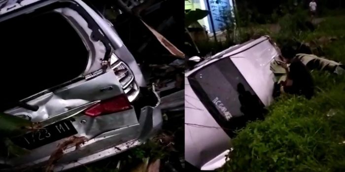 Flashnews: Usai ‘Tiduri’ Pohon Pisang, Mobil Avanza Masuk Parit Depan Timung SP 4 Timika, HANCUR