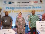 PTFI Indonesia Salurkan Modal Usaha Bagi 30 Pengusaha Milenial Papua