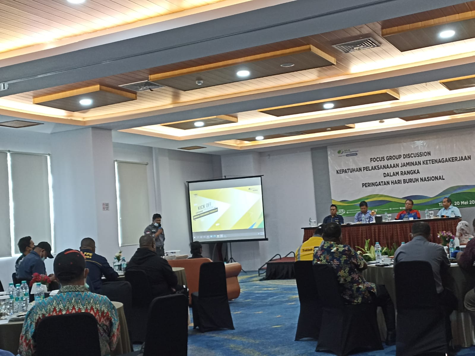 BPJS Ketenagakerjaan bersama serikat buruh sedang menggelar diskusi.