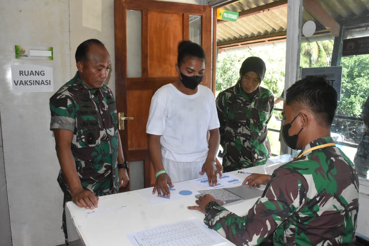 Pangdam saat mengecek langsung pelaksanaan tes kesehatan di Rumkit J.A. Dimara Manokwari.