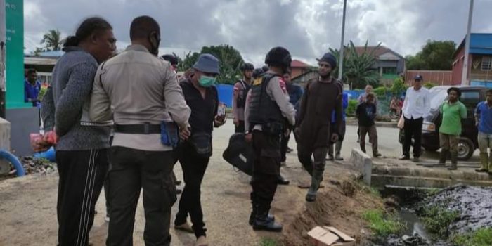 Geger! Mortir Sisa Perang Dunia Kedua Ditemukan di Pinggir Jalan, Tim Jihandak Brimob Polda Papua Bertindak
