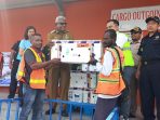Wakil Bupati John Rettob Resmi Lepas Ekspor Perdana 320 Kg Karaka Mimika Menuju Sanghai Cina