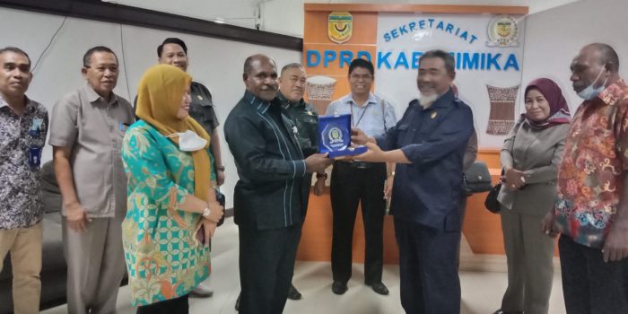 Studi Perda Gedung dan Bangunan, Anggota DPRD Kota Pare Pare Studi Banding ke Timika