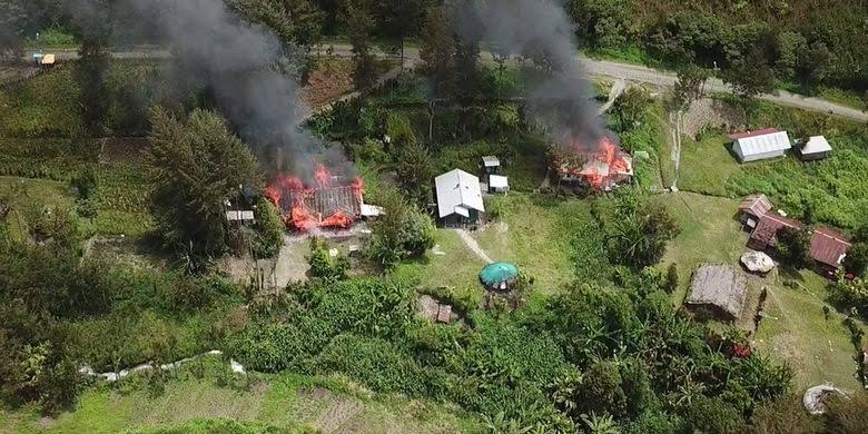 KKB membakar sekolah di Beoga, Puncak, beberapa waktu lalu.