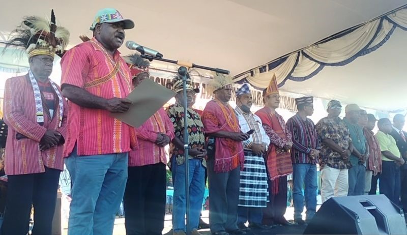 Deklarasi dukungan terhadap Otsus dan DOB oleh kepala suku asli Papua dan Nusantara di Provinsi Papua Barat bertempat di lapangan Borasi Manokwari, Jumat (10/6/2022).