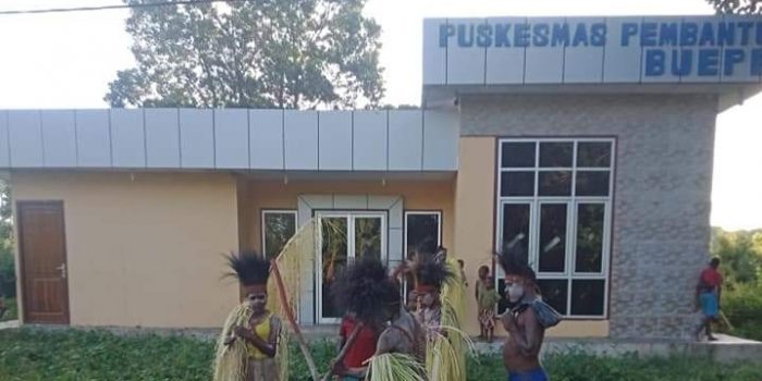 Tuntut Pembayaran “Uang Terimakasih”, Warga Palang Bangunan Puskesmas Buepe