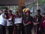 Harumkan Nama Kabupaten Mimika, Kelompok Seni NTJP KKJB Mimika Raih Juara di Kejuaraan Pecut Samandiman di Kediri