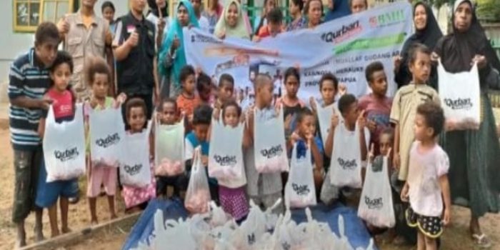 Ekspedisi Qurban Tanpa Batas BMH Tembus 5 Wilayah di Papua, Bagikan 1.000 Paket Daging