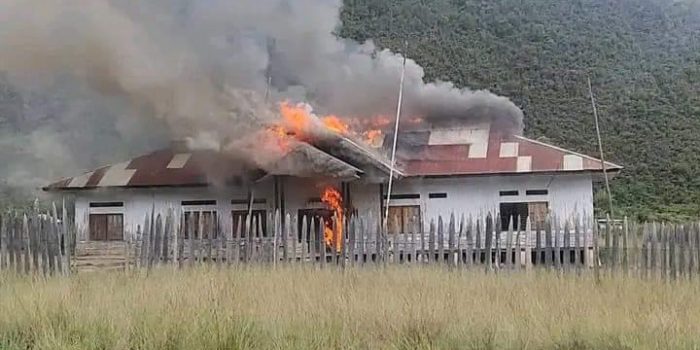 Flash News: Kantor Distrik Yatamo Kabupaten Paniai Dibakar