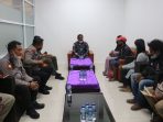 Serahkan Jenazah Para Korban ke Keluarga, Bupati Nduga Menyesalkan Aksi Biadab Teroris KKB