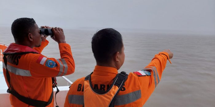 Ditemukan Terdampar di Kampung Akar, Kapal Berpenumpang 4 Orang yang Hilang Ternyata Gunakan Layar…