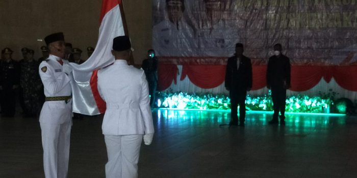 Wakil Bupati Mimika, Johannes Rettob Kukuhkan 39 Anggota Pasukan Pengibar Bendera