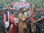TMMD Kodim Mimika di Kampung Atapo Kokonao Resmi Ditutup, Brigjen E. Reza Pahlevi: Wujudkan Kemanunggalan TNI dan Rakyat