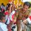 Foto: Febri Kepala Badan Kesbangpol Mimika, Yan Selamat Purba saat membagikan Bendera Merah Putih disalahsatu sekolah dasar di Timika.