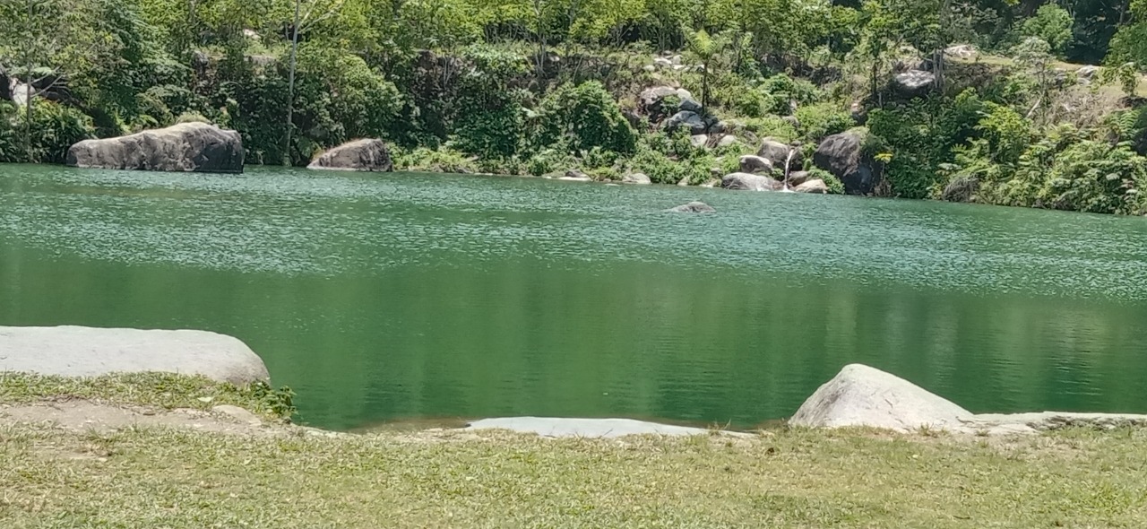 Kolam Renang Alami di Kampung Bambar, Distrik Waubu, Kabupaten Jayapura