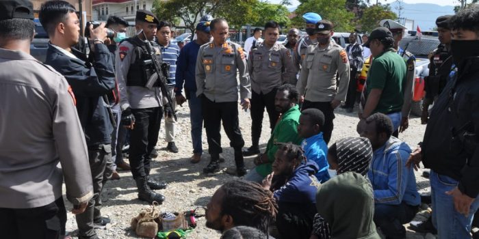 Rusak Papan Nama Kantor Gubernur Provinsi Papua Pegunungan, Polisi Amankan Sembilan Mahasiswa