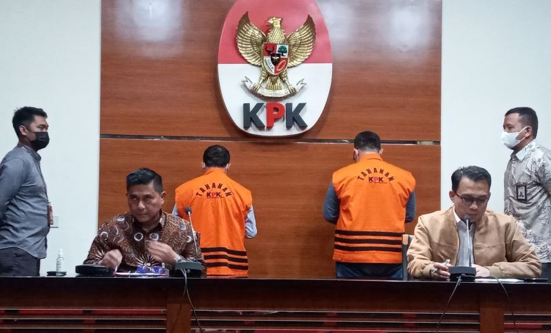 Deputi Penindakan dan Eksekusi KPK Karyoto (kiri) dan Kepala Bidang Pemberitaan KPK Ali Fikri (kanan) dalam jumpa pers di Gedung Merah Putih KPK, Jakarta, Kamis (8/9/2022)