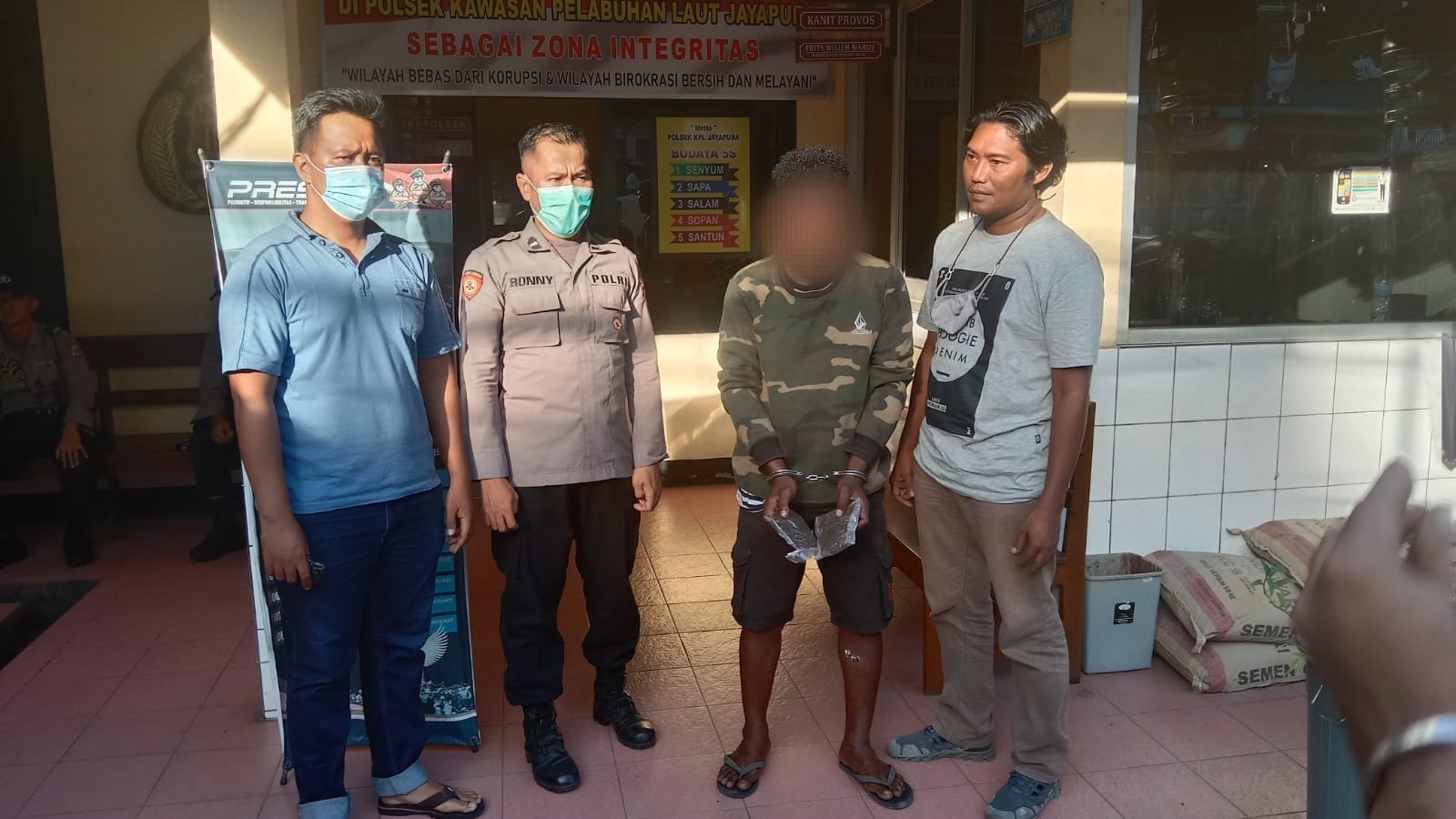 Pelaku diamankan polisi.