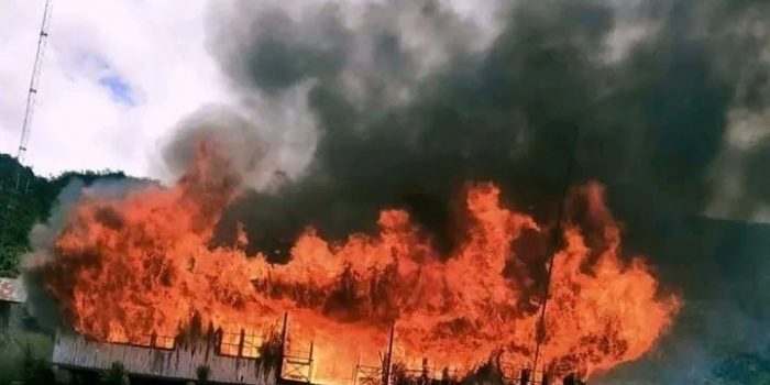 Pembayaran Honor dan BLT Tidak Sesuai, Kantor Distrik Kebo Kabupaten Paniai Dibakar