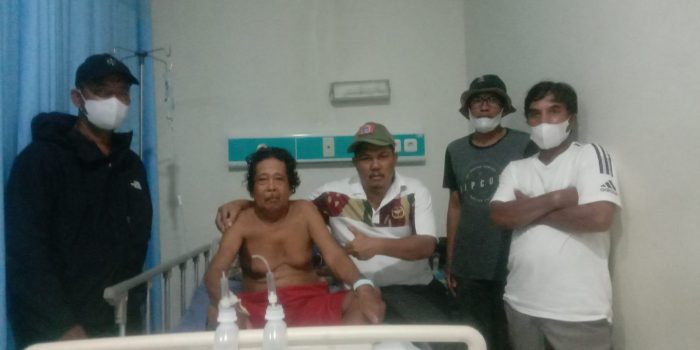 Ketua Kerukunan Bone Mimika Bersama Pengurus Cek Kondisi “Pak Daeng” di RSUD, Buka Rekening Gotong Royong
