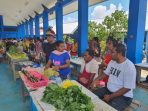 Jaring Aspirasi Warga, Bupati Biak Numfor Temui Mama Mama Penjual Sayur dan Ikan di Pasar Bosnik