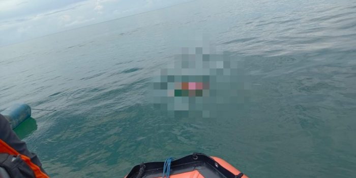 Jenazah Fahri Berhasil Ditemukan Terapung di Perairan Keakwa Mimika, Giliran Ayah Dalam Pencarian