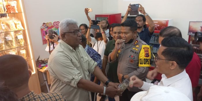 Pusat Galery UMKM Pertama di Mimika Resmi Dibuka, Plt Bupati Mimika Berpesan Terus Promosikan Produk Lokal