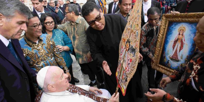 Kunjungan resmi PWKI ke Vatikan: Hadiah Istimewa dan Khusus untuk Paus Fransiskus