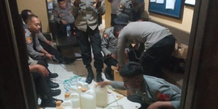 185 Liter Sopi Ditinggalkan Pemiliknya di Pelabuhan Pomako Timika