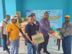 Bagikan Kasih Natal, Anggota DPRD Mimika Martinus Walilo Reses Bersama Hamba Tuhan