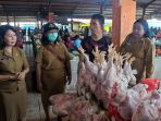 Sidak Penjual Daging Pasar Sentral Timika, Disnakeswan Temukan 2 Kilo Daging Rusak, drh. Sabelina: Berarti Cukup Aman
