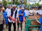 Pemda Mimika Serahkan Bantuan Ternak, John Rettob : Tahun Depan Pasokan Daging dan Ayam Dari Luar Harus Turun Jadi 50 Persen