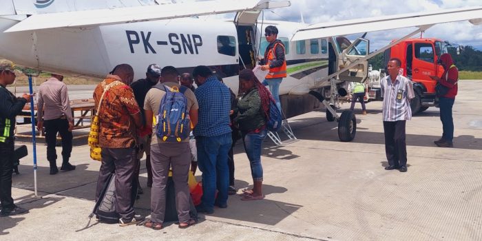 Jenazah Darius Yumame, Pegawai Bank Papua Korban Penembakan di Sinak Diterbangkan ke Maybrat