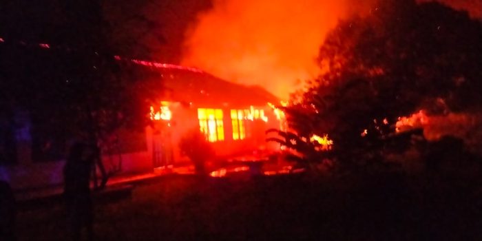 Polisi Dalami Penyebab Kebakaran Kantor dan Ruang Fakultas Fisip USWIM Nabire