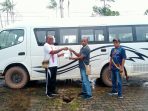 Pemda Mappi Serahkan Satu Unit Bus Gratis Kepada Masyarakat Distrik Nambioman Bapai