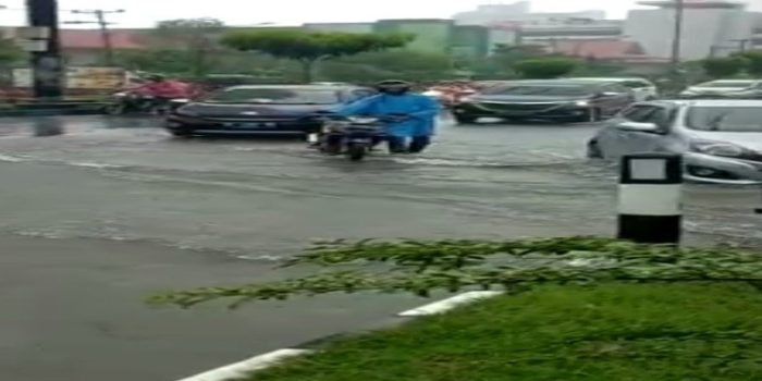Banjir Hantam Makassar, Tim Penyelamat Evakuasi Warga, BMKG Ingatkan Cuaca Ekstrem Hingga 16 Februari
