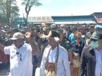 Pesawat Trigana Terbang Perdana ke Asmat, Ribuan Warga Tumpah Ruah Sambut Kedatangan Pj Gubernur Papua Selatan
