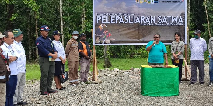 Sambutan oleh Kepala Cabang Dinas Kehutanan Kabupaten Mimika Mariana