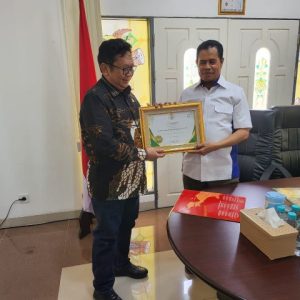 Ridwan Rumasukun Terima Penghargaan Sebagai Gubernur Pendukung Pengelolaan Zakat