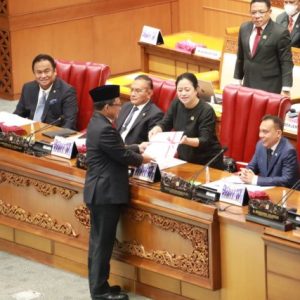 RUU 8 Provinsi Resmi Disahkan Menjadi Undang-Undang