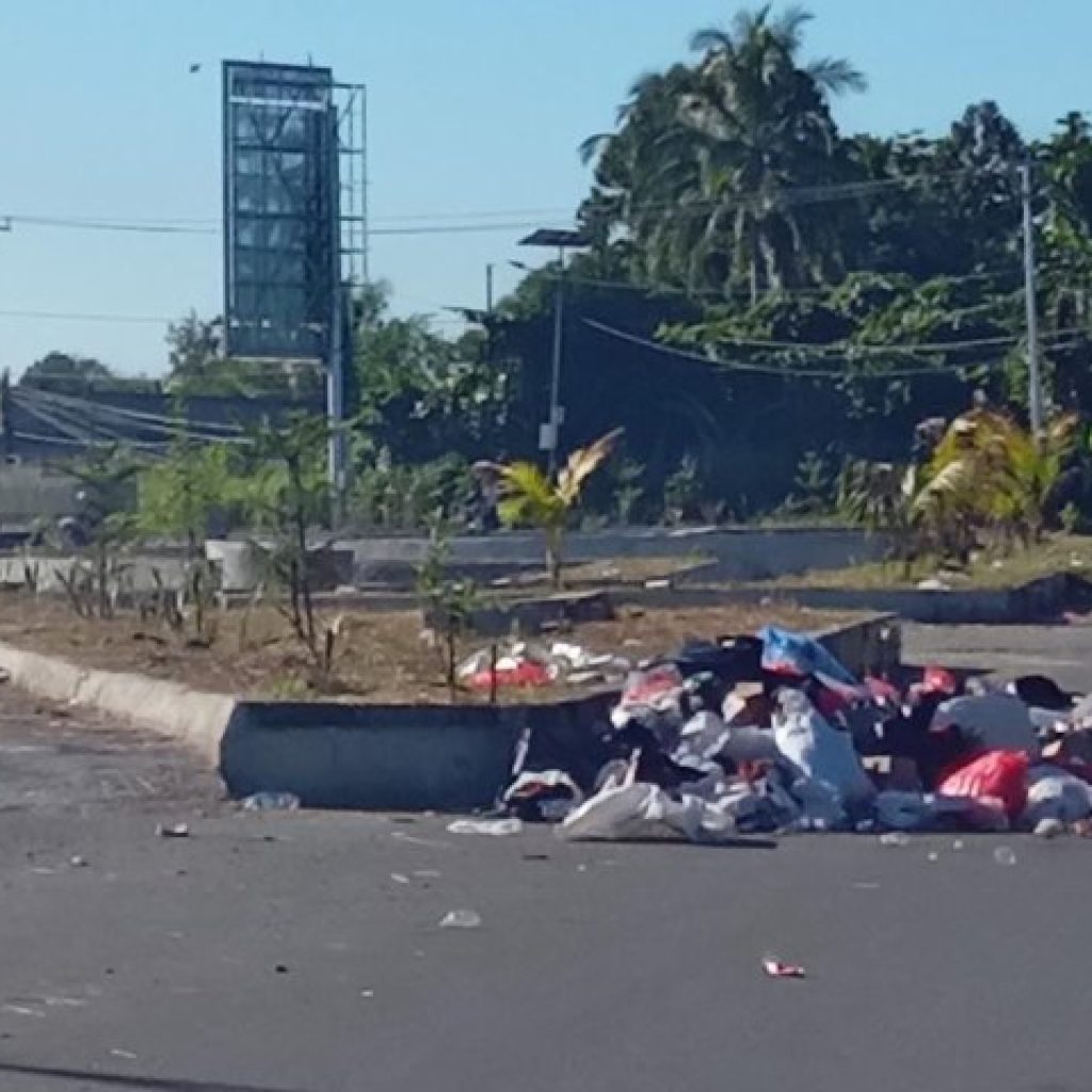 Sampah Menumpuk di Taman yang Mangkrak Depan Petrosea, Pj Sekda Ingatkan Pegawai Jangan Hanya Duduk di Kantor