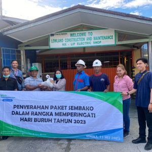 Bpjs Ketenagakerjaan Mimika Peringati Hari Buruh dengan Berbagi 100 Paket Sembako