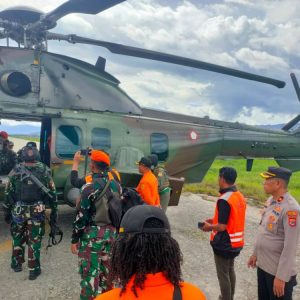 Besok Pagi, Aparat Gabungan Kembali Berupaya Evakuasi Korban Pesawat SAM AIR di Yalimo