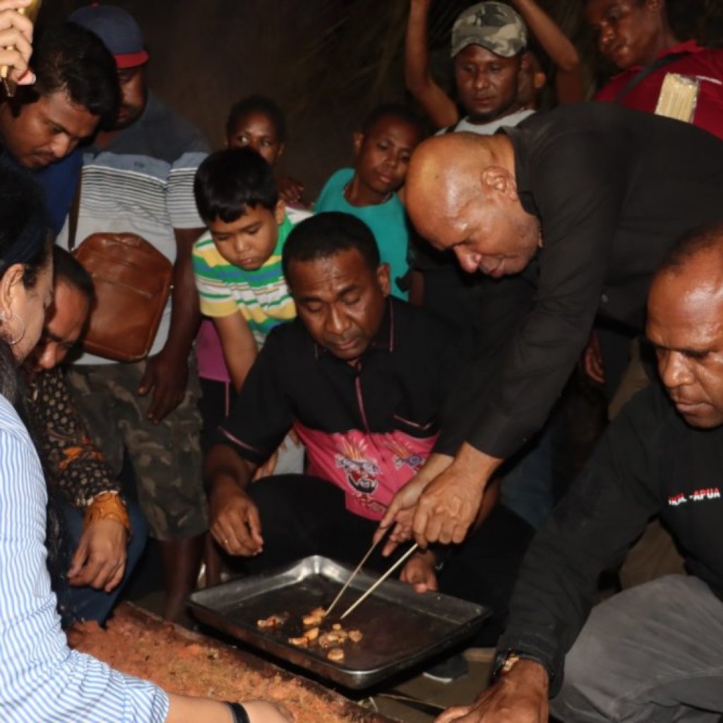 Festival Colo Sagu Berjalan Sukses, Mama-mama Papua Sajikan Menu Ulat Sagu