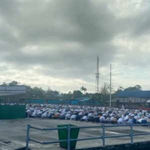 Padati Lapangan Yos Sudarso Agats, Ribuan Umat Islam Ikuti Shalat Ied